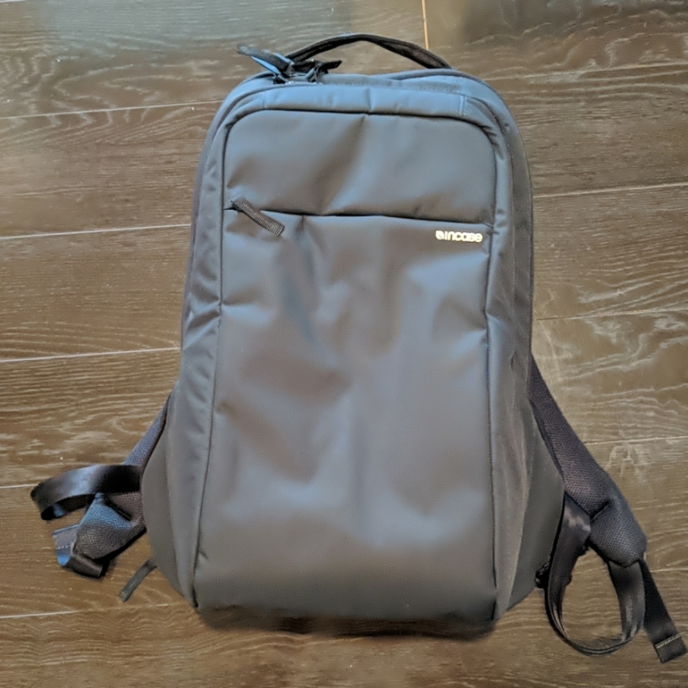 InCase ICON Backpack
- Navy Blue